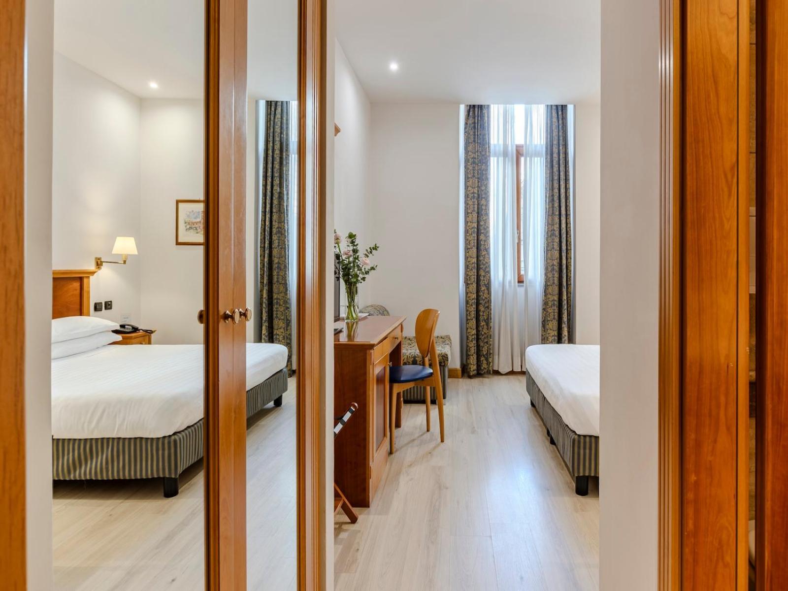 Hotel Diplomatic — Photos 1